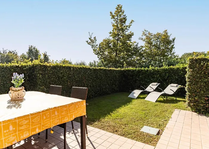 Guesthost - Borgo Del Sole With Pool Apartment